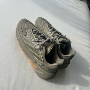 Adidas Ozelia adiPRENE - Size 8 US